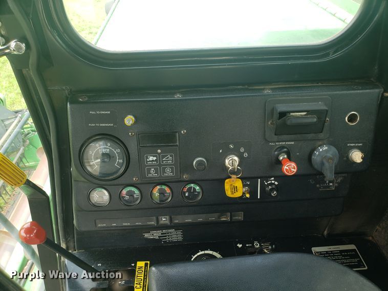image for item ET9822 1988 John Deere 7720 Titan II RWA combine