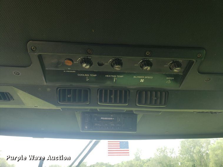 image for item ET9822 1988 John Deere 7720 Titan II RWA combine