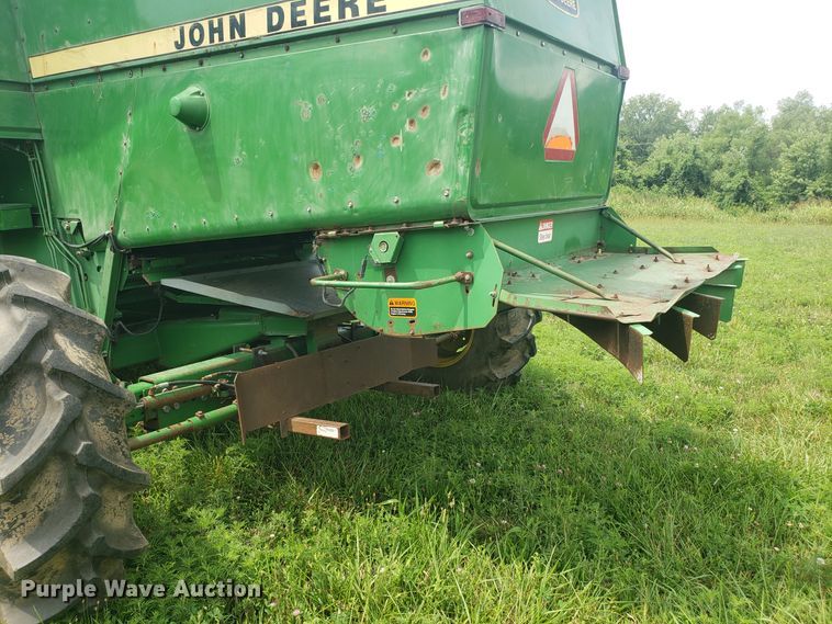 image for item ET9822 1988 John Deere 7720 Titan II RWA combine