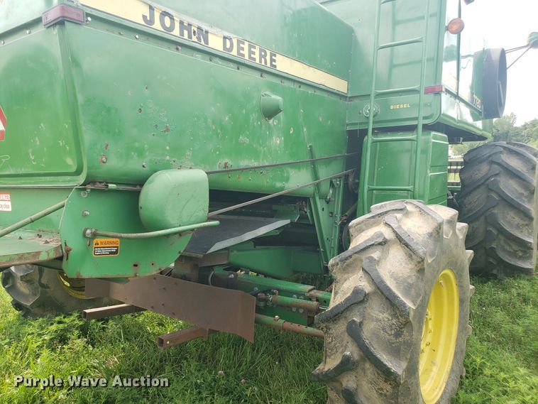 image for item ET9822 1988 John Deere 7720 Titan II RWA combine