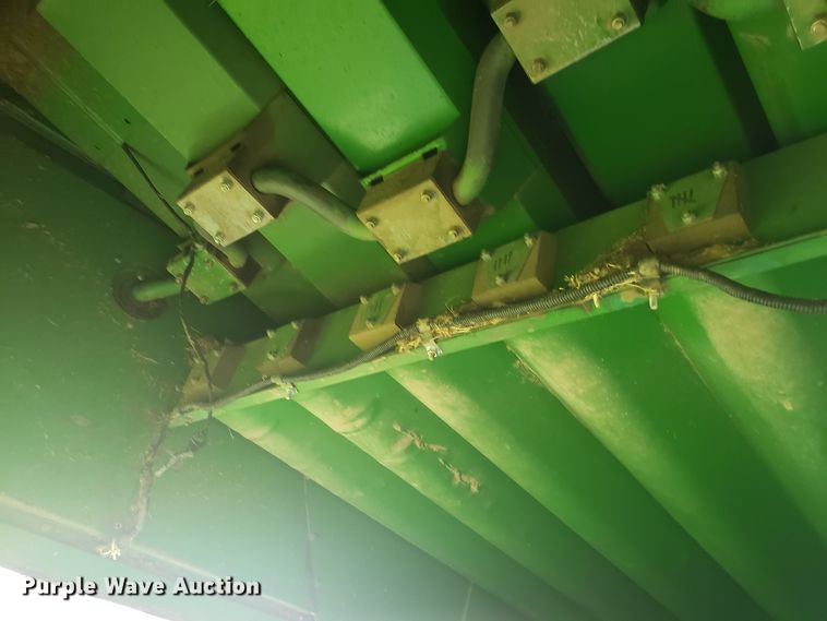 image for item ET9822 1988 John Deere 7720 Titan II RWA combine