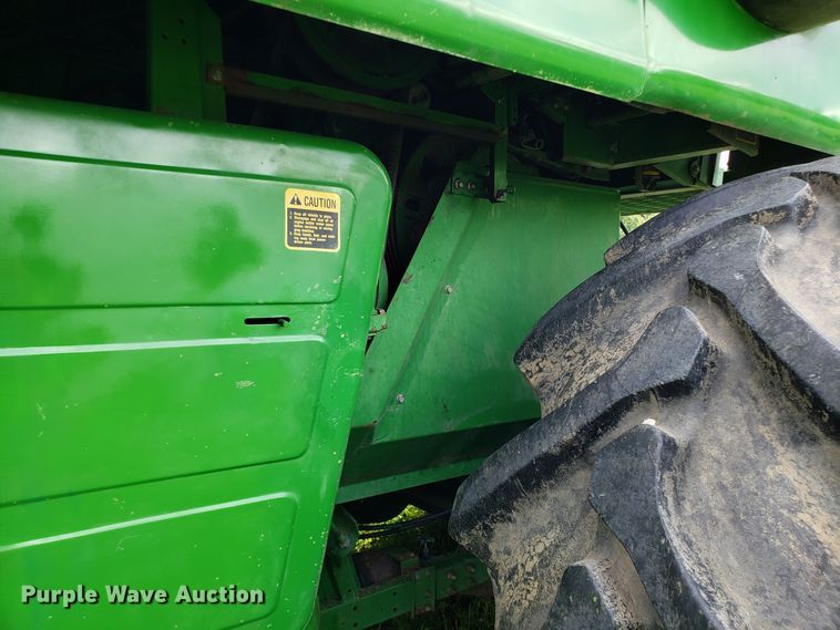 image for item ET9822 1988 John Deere 7720 Titan II RWA combine