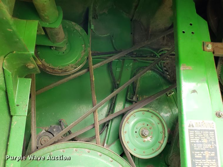 image for item ET9822 1988 John Deere 7720 Titan II RWA combine