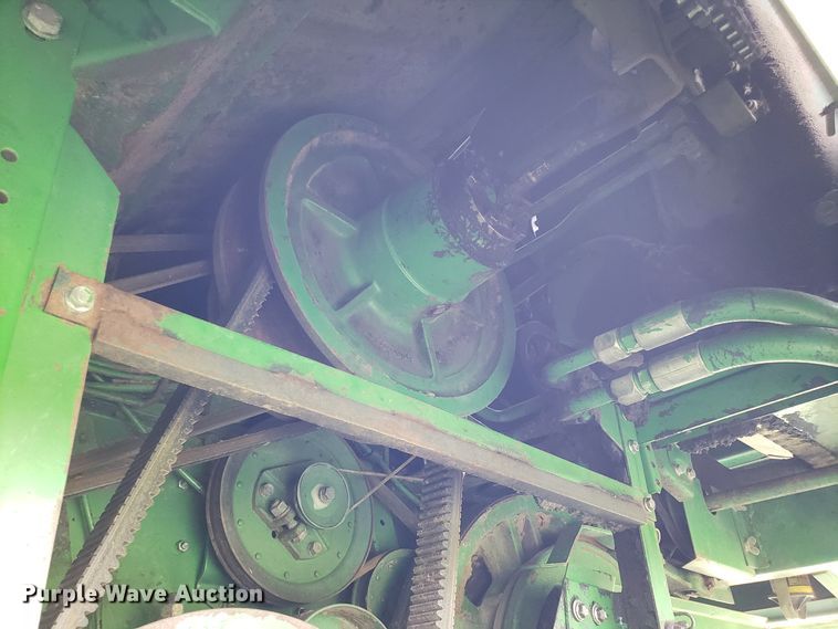 image for item ET9822 1988 John Deere 7720 Titan II RWA combine