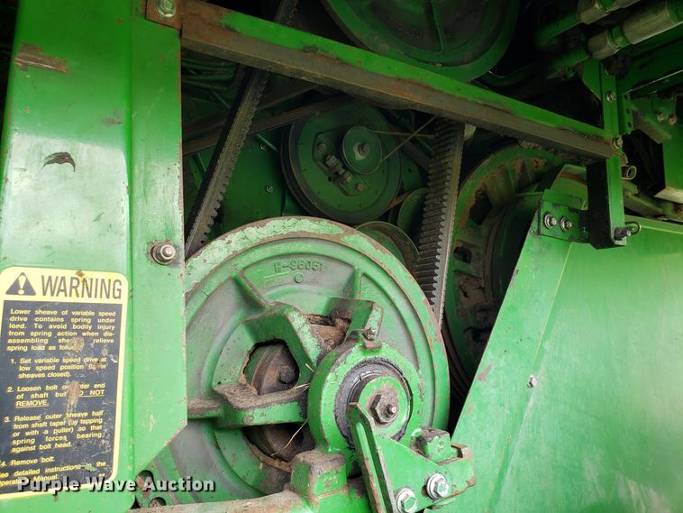 image for item ET9822 1988 John Deere 7720 Titan II RWA combine