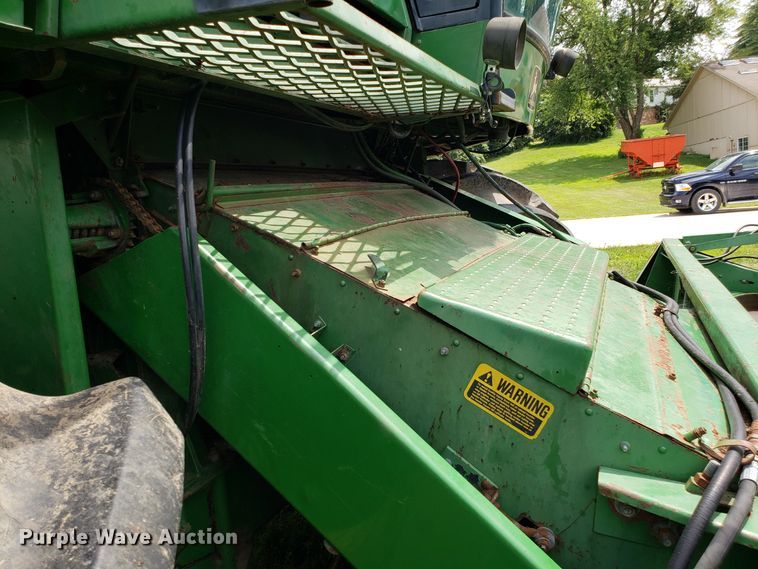 image for item ET9822 1988 John Deere 7720 Titan II RWA combine