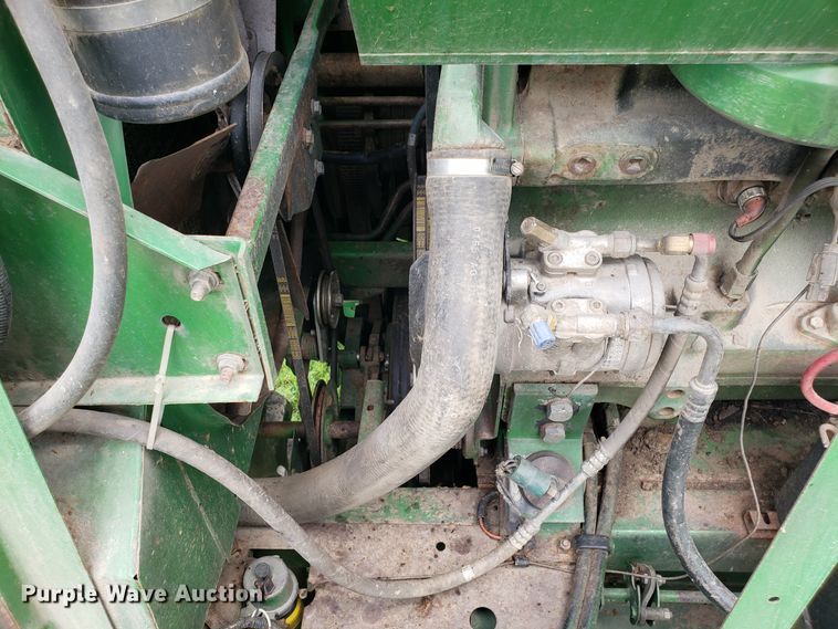 image for item ET9822 1988 John Deere 7720 Titan II RWA combine