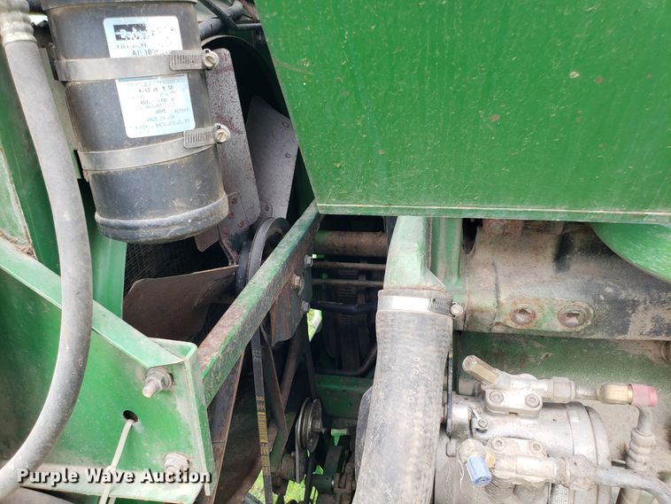 image for item ET9822 1988 John Deere 7720 Titan II RWA combine