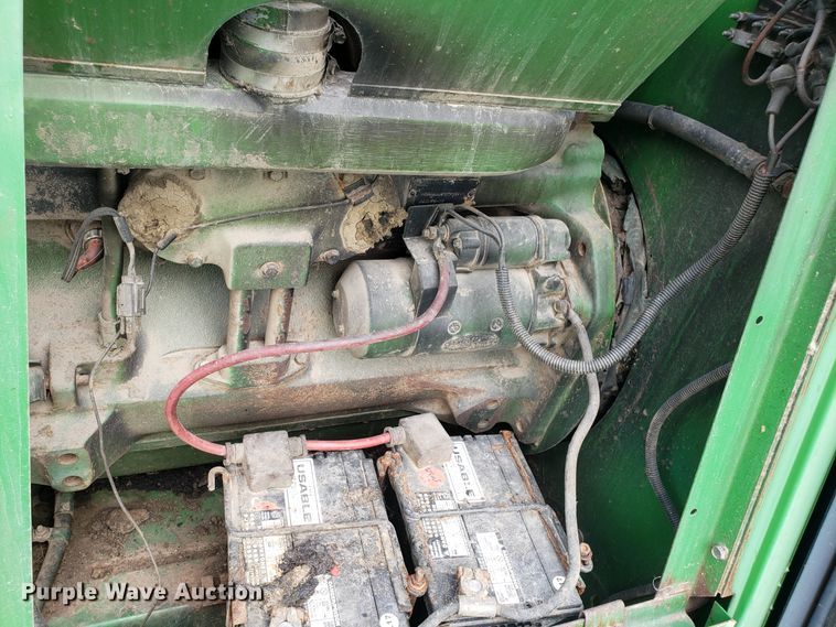 image for item ET9822 1988 John Deere 7720 Titan II RWA combine