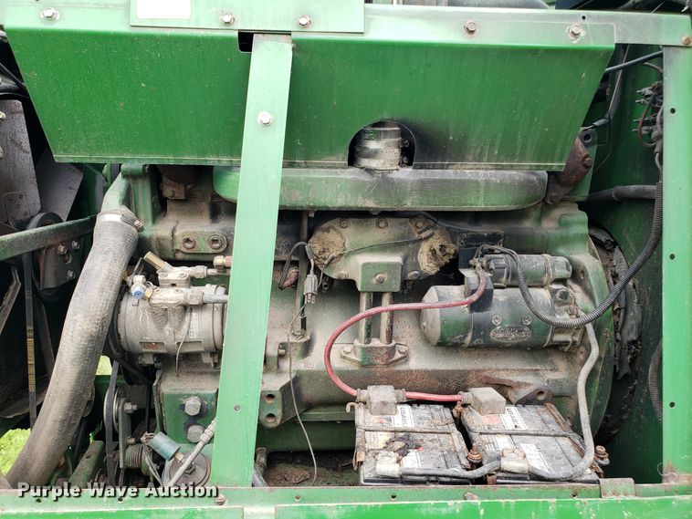 image for item ET9822 1988 John Deere 7720 Titan II RWA combine
