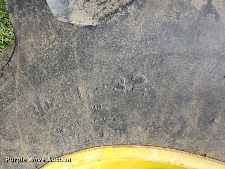 image for item ET9822 1988 John Deere 7720 Titan II RWA combine