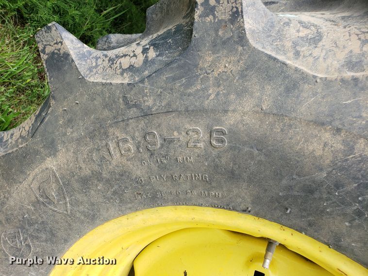 image for item ET9822 1988 John Deere 7720 Titan II RWA combine