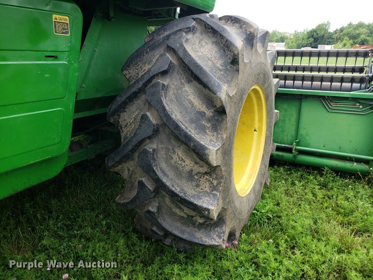 image for item ET9822 1988 John Deere 7720 Titan II RWA combine