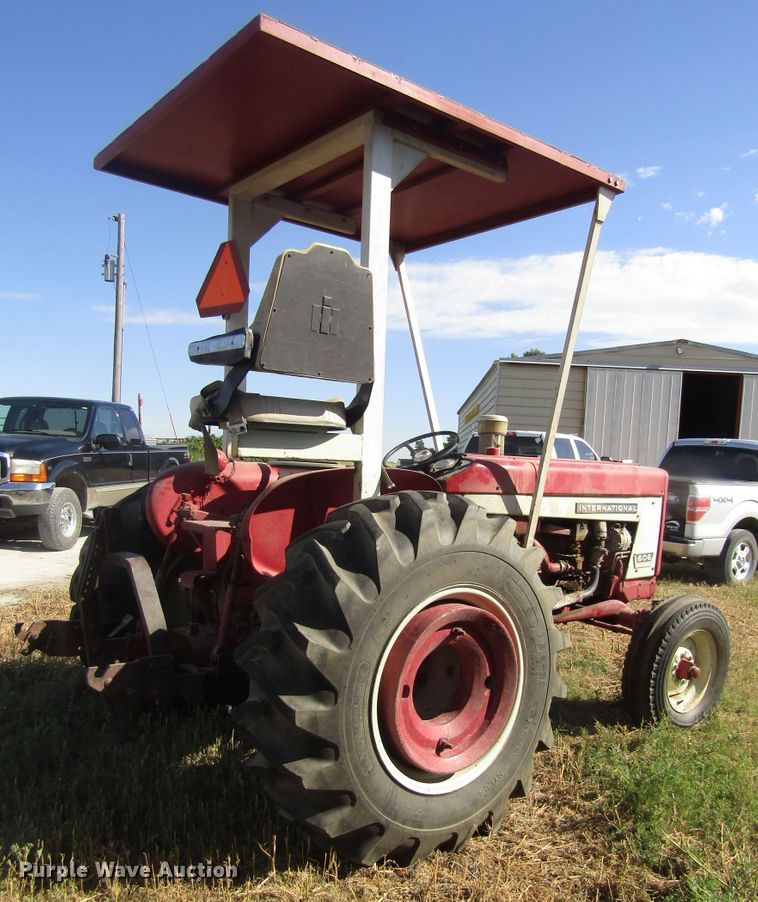 image for item EY9527 1964 International 606 tractor