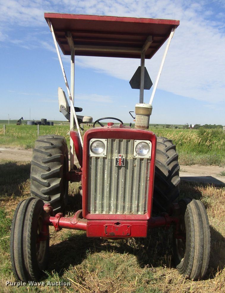 image for item EY9527 1964 International 606 tractor