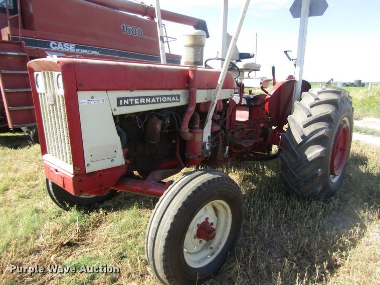 image for item EY9527 1964 International 606 tractor