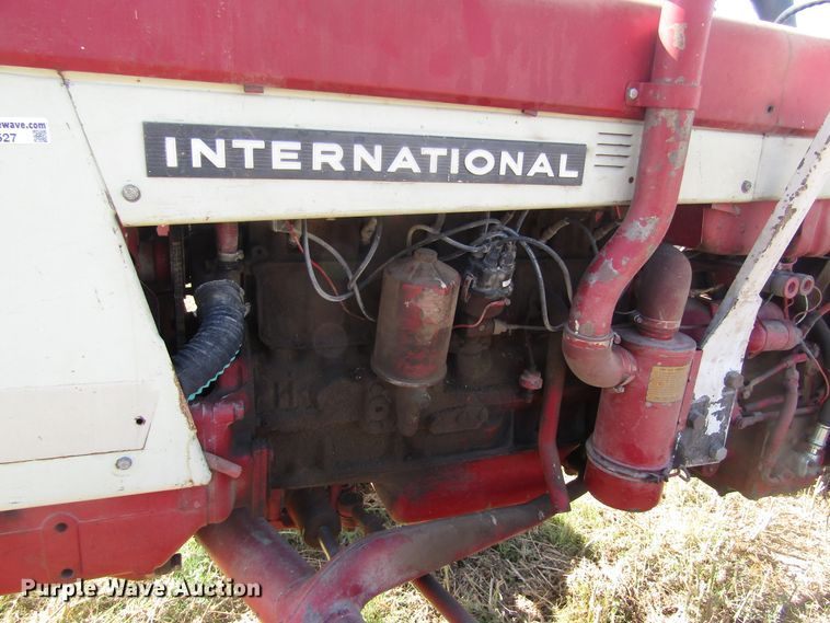 image for item EY9527 1964 International 606 tractor