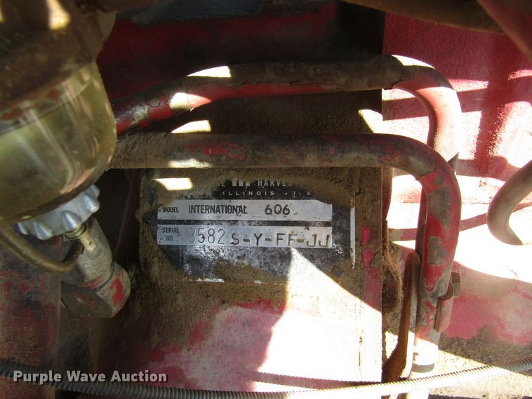 image for item EY9527 1964 International 606 tractor