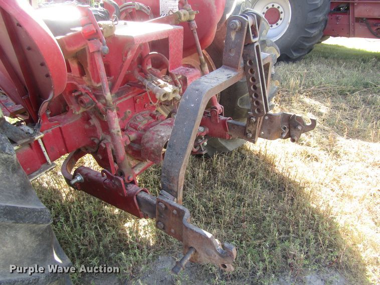 image for item EY9527 1964 International 606 tractor