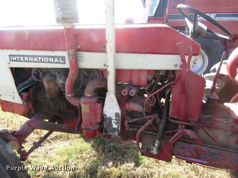 image for item EY9527 1964 International 606 tractor