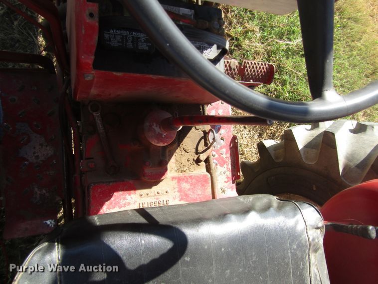 image for item EY9527 1964 International 606 tractor