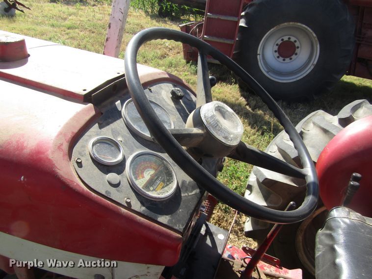 image for item EY9527 1964 International 606 tractor