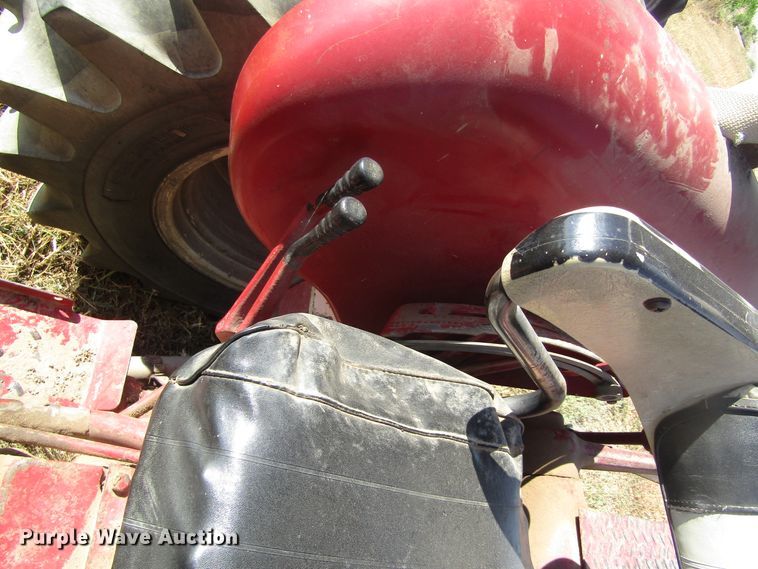 image for item EY9527 1964 International 606 tractor