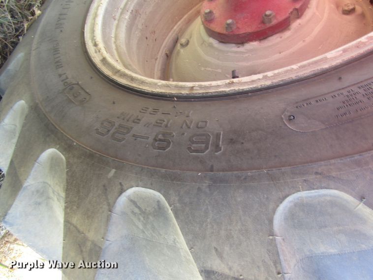 image for item EY9527 1964 International 606 tractor