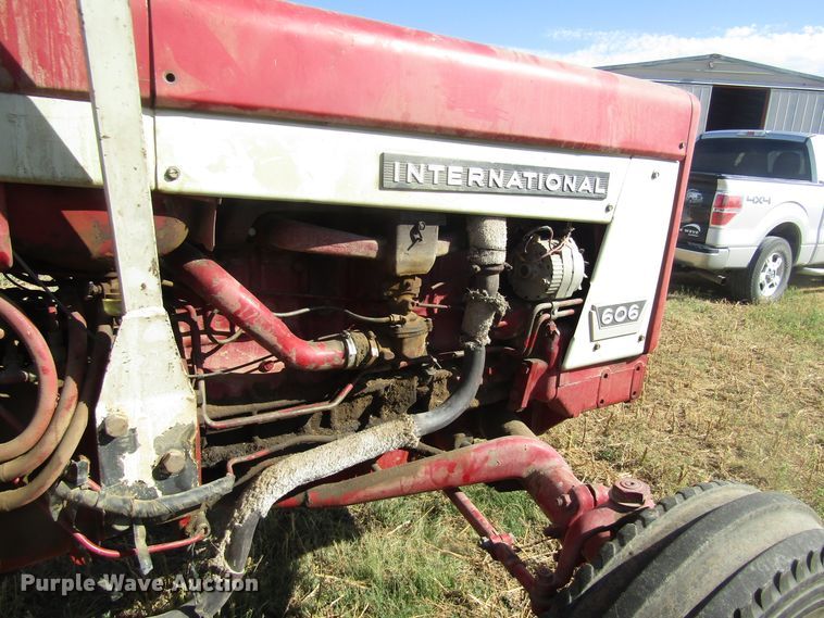 image for item EY9527 1964 International 606 tractor