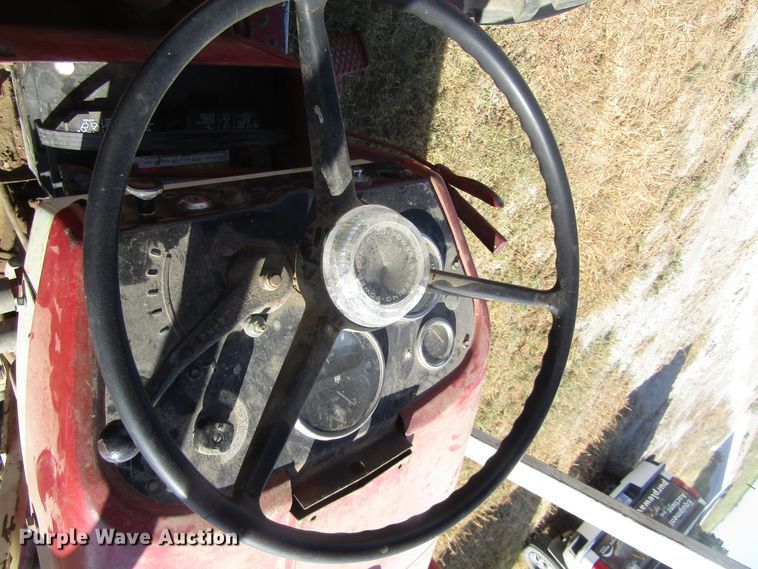 image for item EY9527 1964 International 606 tractor