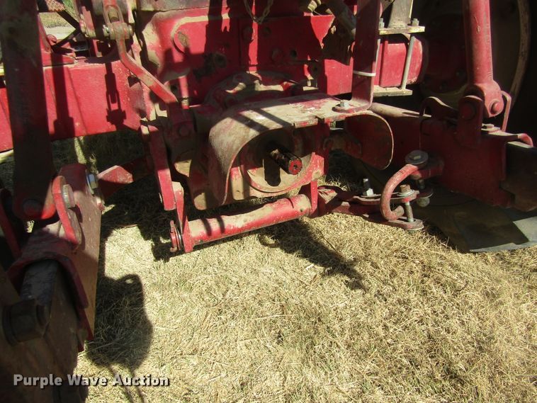 image for item EY9527 1964 International 606 tractor