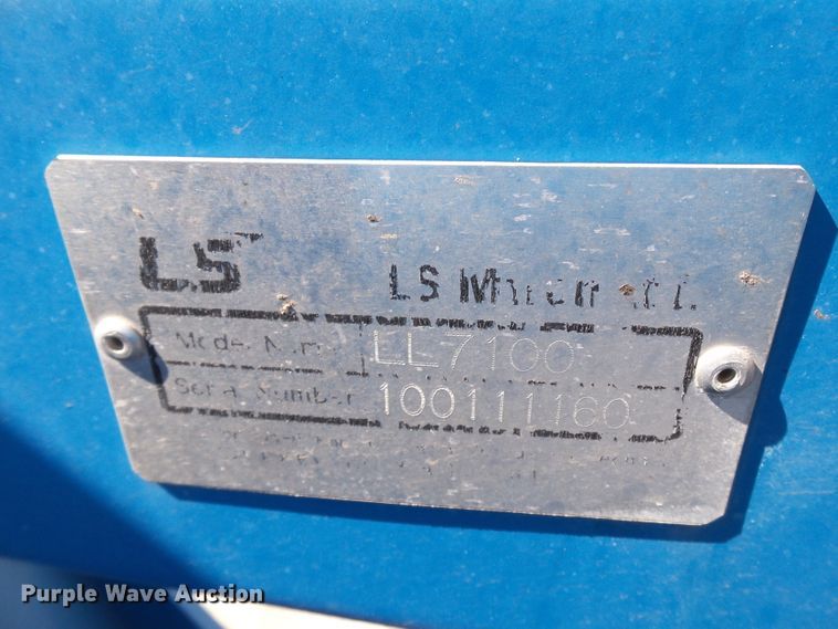 image for item FL9256 LS P7030C MFWD tractor