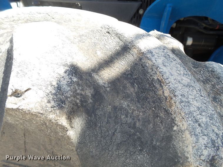 image for item FL9256 LS P7030C MFWD tractor