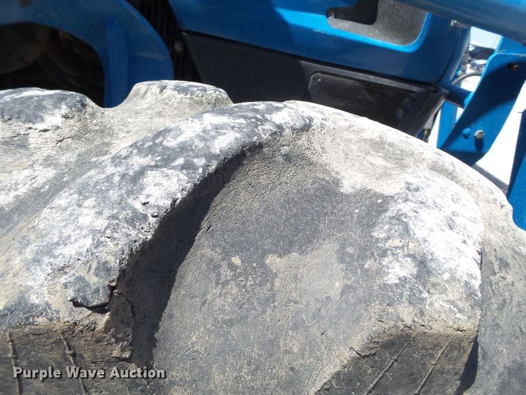 image for item FL9256 LS P7030C MFWD tractor