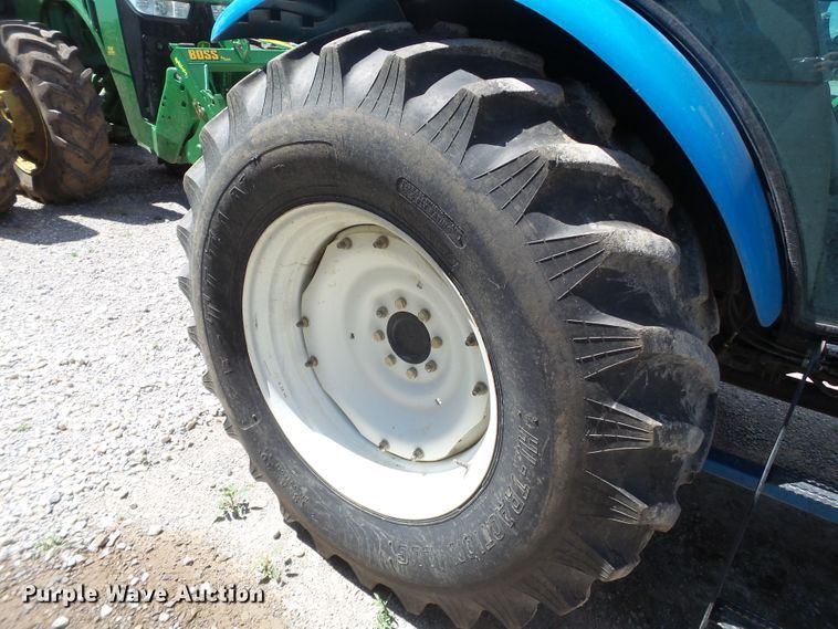 image for item FL9256 LS P7030C MFWD tractor