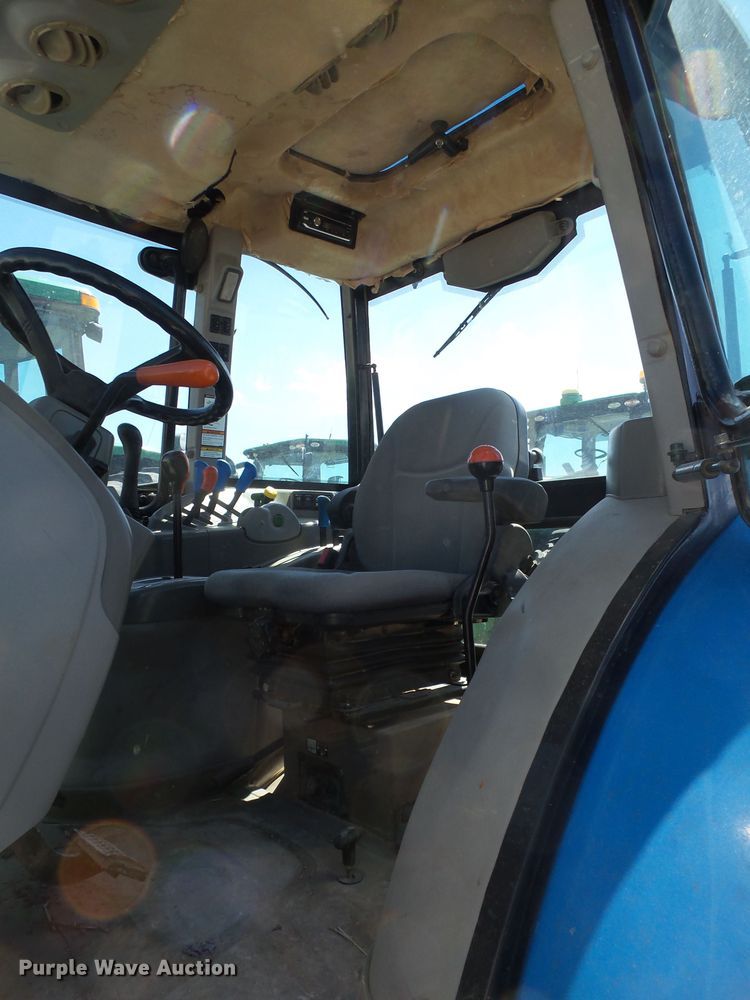 image for item FL9256 LS P7030C MFWD tractor