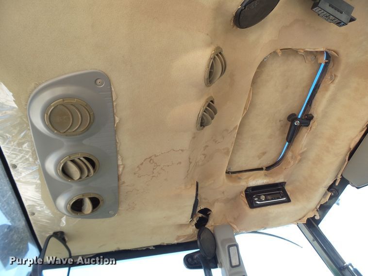 image for item FL9256 LS P7030C MFWD tractor