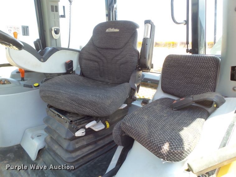 image for item FL9299 2009 Challenger MT575B MFWD tractor