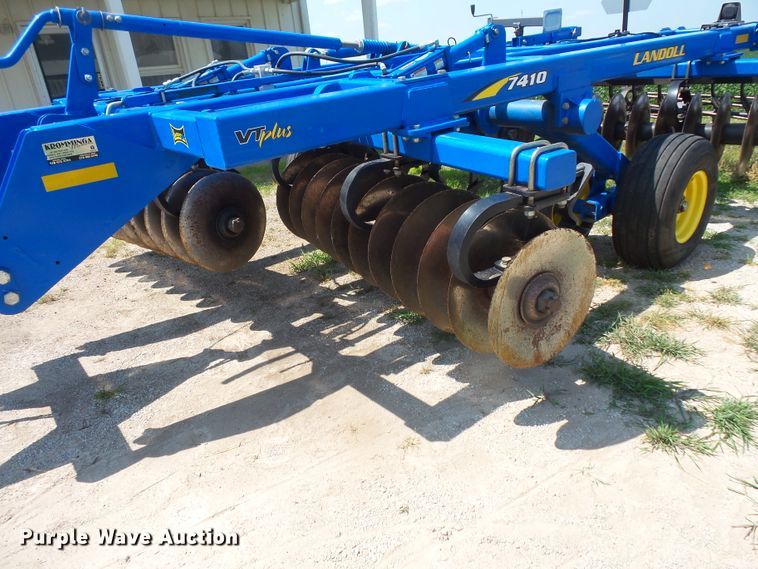 image for item FM9707 Landoll 7410-14 tandem disk