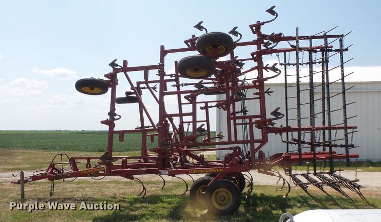 image for item FM9708 Sunflower 5034-29 field cultivator