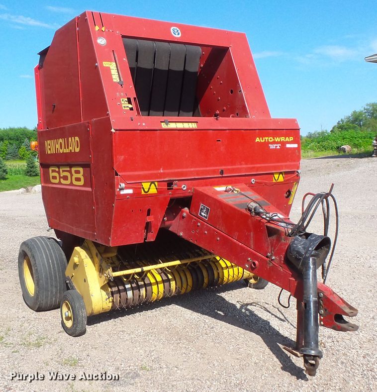 image for item FM9745 2000 New Holland 658 round baler
