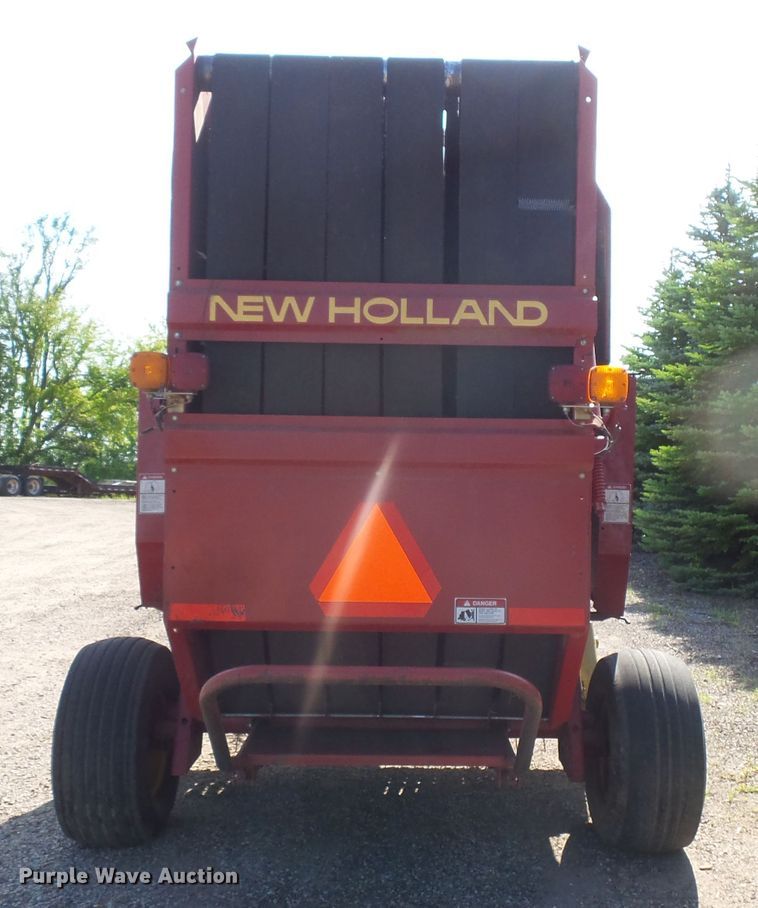image for item FM9745 2000 New Holland 658 round baler