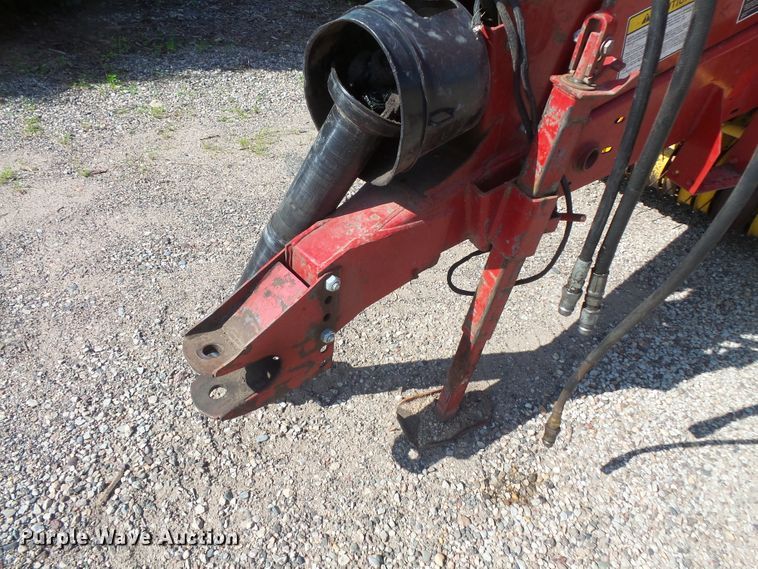 image for item FM9745 2000 New Holland 658 round baler