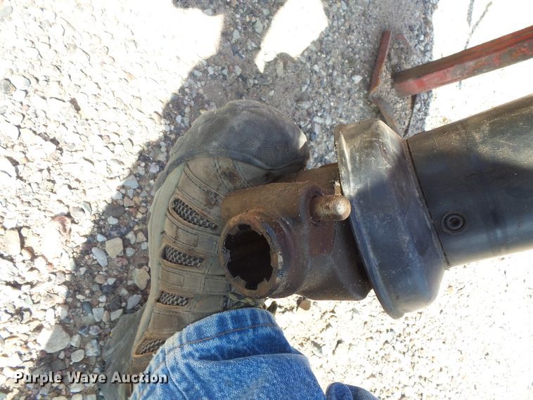 image for item FM9745 2000 New Holland 658 round baler