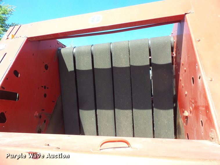 image for item FM9745 2000 New Holland 658 round baler