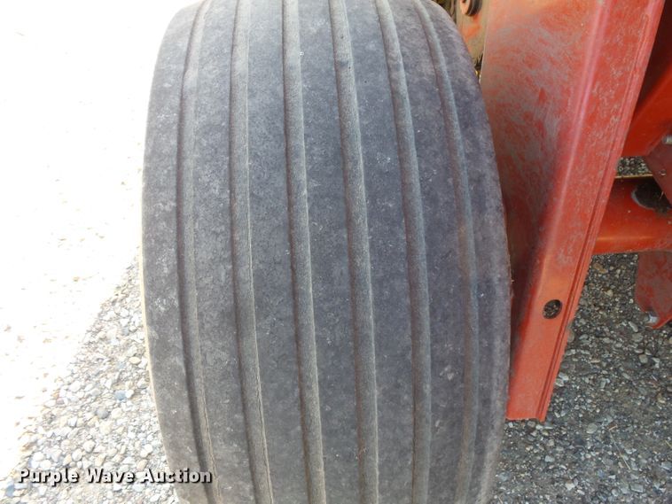 image for item FM9745 2000 New Holland 658 round baler