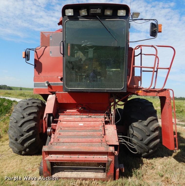 image for item FY9622 1986 Case IH 1680 combine