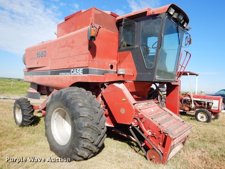 image for item FY9622 1986 Case IH 1680 combine