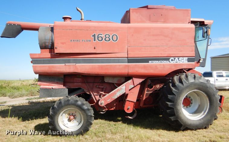 image for item FY9622 1986 Case IH 1680 combine