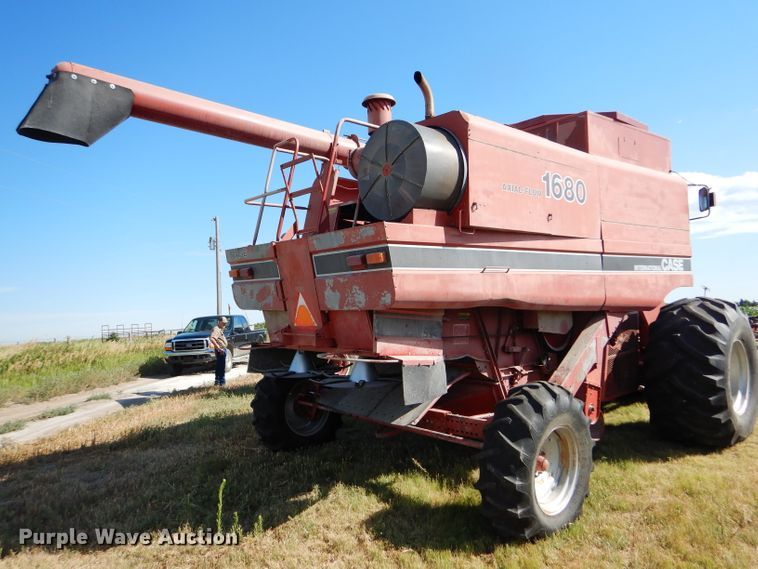 image for item FY9622 1986 Case IH 1680 combine